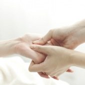 reflexní masáž rukou dlaně